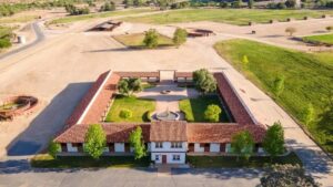 2.270 hectáreas por 44 millones de dólares: A la venta el rancho en el que se rodó ‘Babylon’ y ‘La guerra de los mundos’ 2.270 hectáreas por 44 millones de dólares: A la venta el rancho en el que se rodó 'Babylon' y 'La guerra de los mundos' imagen-116