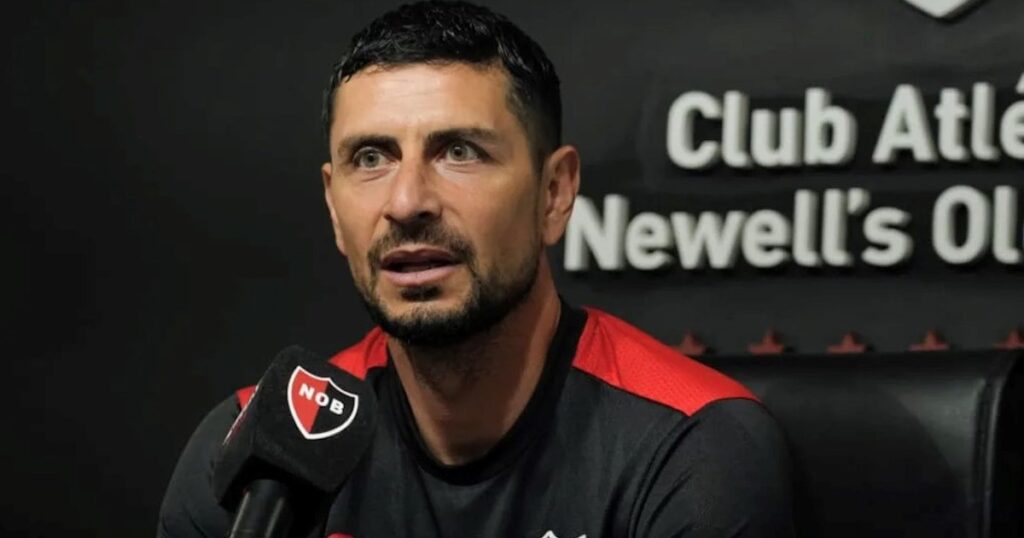 Gabriel Arias y el duro presente de Newell’s: de “tocamos fondo” a “el equipo no transmite” imagen-4