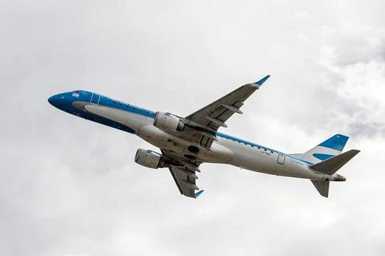Aerolíneas Argentinas cancela 255 vuelos por el paro de la CGT imagen-79