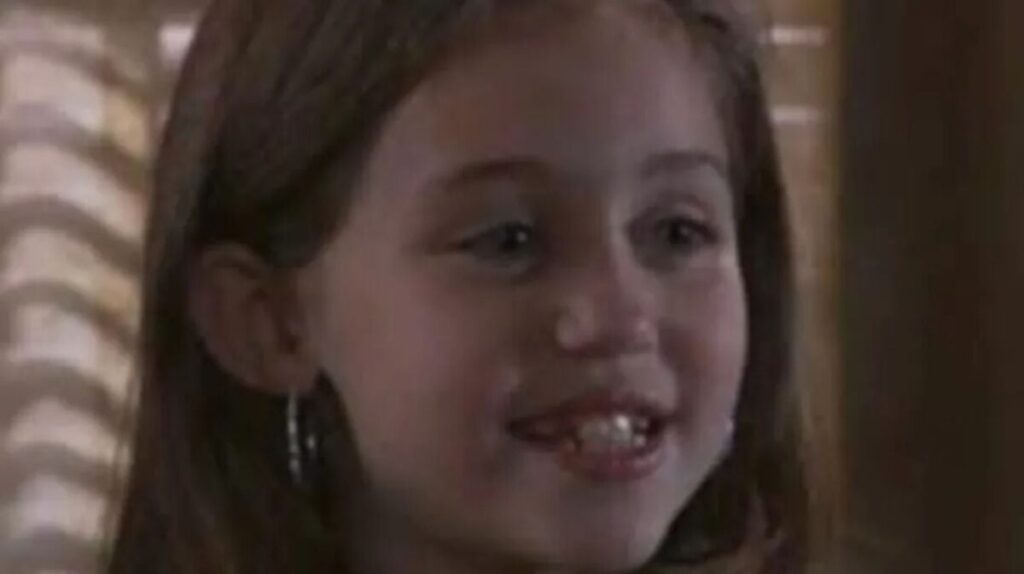 Debutó a los 8 años en una serie olvidada protagonizada por su padre. Ahora es una estrella internacional, ¿la reconoces? imagen-5