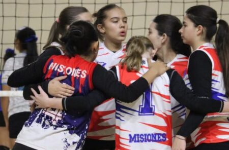 Vóleibol: Probarán jugadoras en Puerto Iguazú para selecciones juveniles Vóleibol: Probarán jugadoras en Puerto Iguazú para selecciones juveniles imagen-107