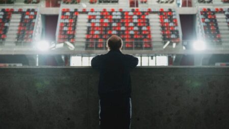 Se habló poco de ella, pero es una de las miniseries más sorprendentes del último año: 6 capítulos que te acabas en una tarde imagen-9