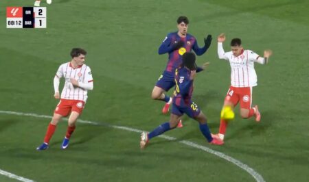 Barcelona dejó de ser puntero en España: una derrota con polémica por un pisotón del Diablito Echeverri imagen-13