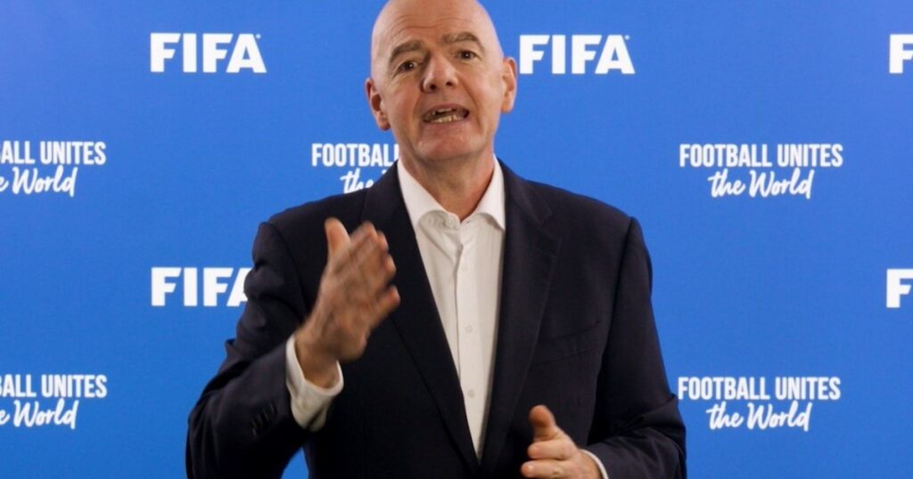 FIFA: Infantino y las nuevas reglas contra el racismo, tras el caso de Prestianni y Vinicius imagen-38