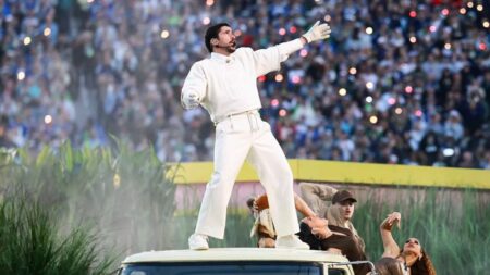 Bad Bunny es el artista del momento por algo más que la Super Bowl y los Grammy: está usando bien su plataforma justo cuando más hace falta imagen-111