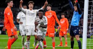 El Real Madrid goleó a la Real Sociedad y le sacó la cima de LaLiga al Barcelona imagen-3