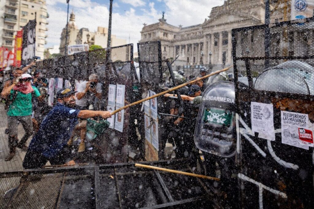 Reforma laboral: la izquierda, piqueteros y gremios combativos activarán protestas callejeras y se diferencian de la CGT Reforma laboral: la izquierda, piqueteros y gremios combativos activarán protestas callejeras y se diferencian de la CGT imagen-98