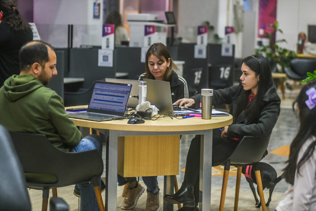 Empresario de Iguazú: “Sin la sinergia entre el sector privado y el Gobierno de Misiones, el panorama sería desolador” Empresario de Iguazú: “Sin la sinergia entre el sector privado y el Gobierno de Misiones, el panorama sería desolador” imagen-5