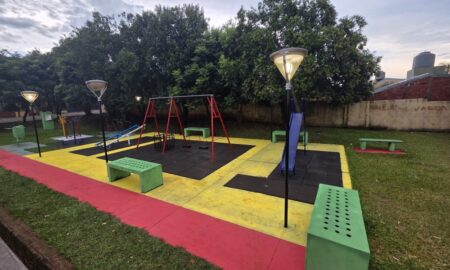 La Municipalidad de Alem puso en valor la plaza del barrio Juan Pablo II imagen-120