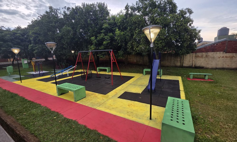 La Municipalidad de Alem puso en valor la plaza del barrio Juan Pablo II La Municipalidad de Alem puso en valor la plaza del barrio Juan Pablo II imagen-5