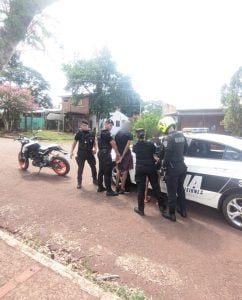 Operativo cerrojo en Eldorado permitió el arresto de una pareja y el secuestro de una moto robada Operativo cerrojo en Eldorado permitió el arresto de una pareja y el secuestro de una moto robada imagen-16