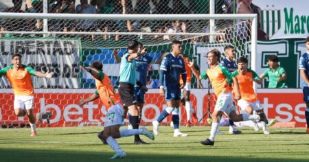 Video: el golazo que le anularon a Banfield por offside en el partido contra Racing imagen-18