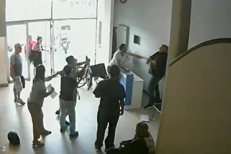 Mar del Plata: familiares de un paciente atacaron a un trabajador de una clínica imagen-15