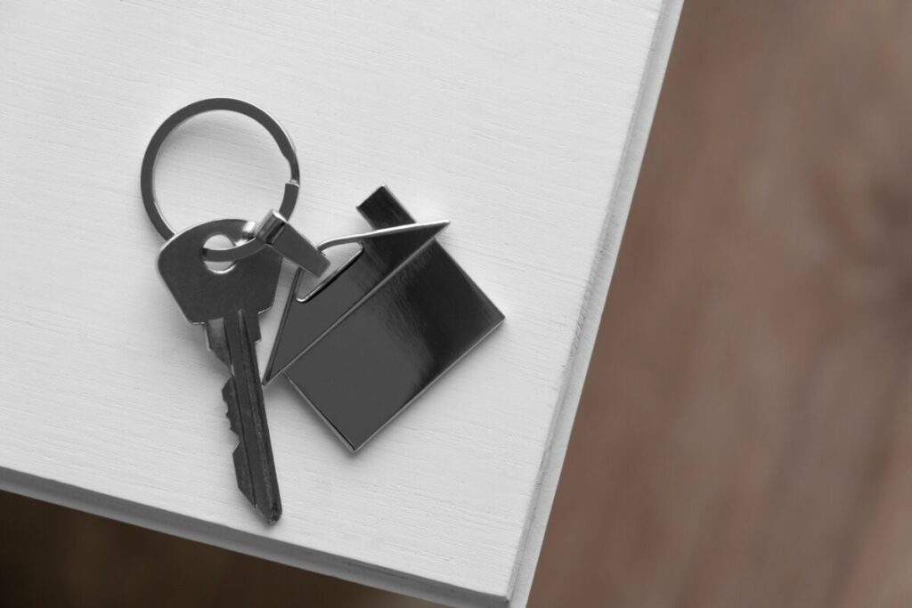Expertos en Feng Shui explican la razón por la que se debe evitar a toda costa dejar las llaves sobre la mesa imagen-4