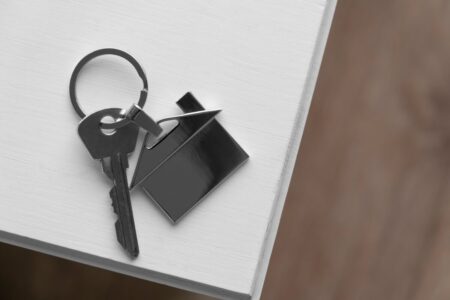 Expertos en Feng Shui explican la razón por la que se debe evitar a toda costa dejar las llaves sobre la mesa imagen-17