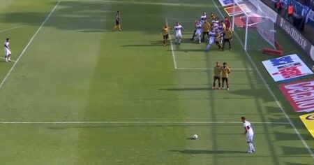 El golazo de tiro libre que metió Nicolás Barros Schelotto contra Aldosivi imagen-16