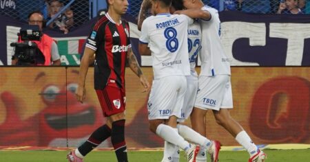 Video: Lanzini puso el 1-0 de Vélez e hizo valer la ley del ex imagen-12