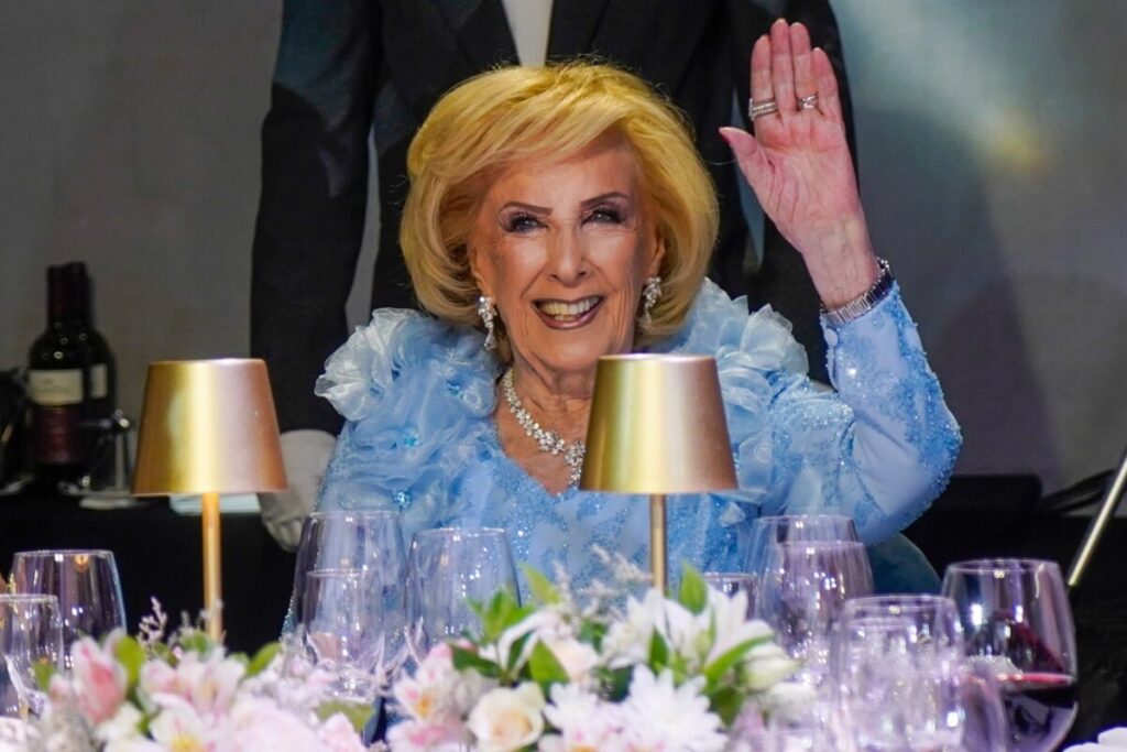 Así será el cumpleaños 99 de Mirtha Legrand hoy: los invitados, la temática elegida para la fiesta y la gran ausente imagen-4