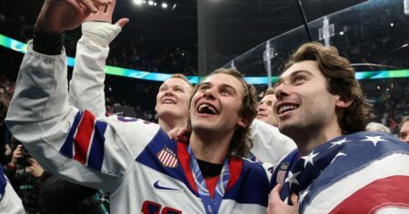 Le rompieron los dientes de un palazo y convirtió el gol de oro para ganar los Juegos Olímpicos de Invierno imagen-15