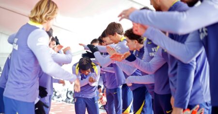 Julián Álvarez apadrinó a Lookman en su primer día y el Cholo ya los junta en la cancha imagen-12