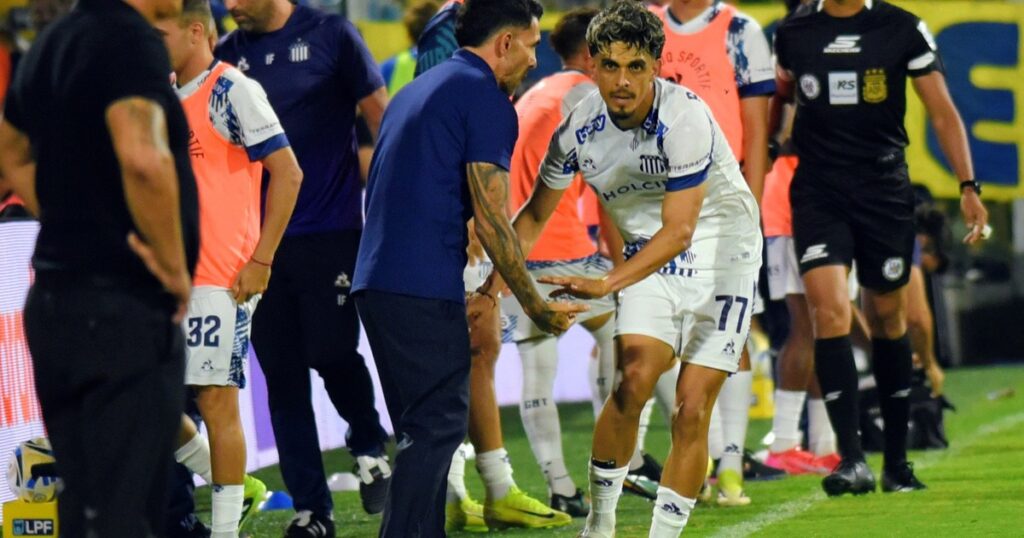 La mala racha que Talleres cortó ante Rosario Central con Carlos Tevez como entrenador imagen-5