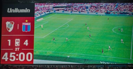 "Cierren los ojos": la gastada de Tigre a River tras la goleada en el Monumental y los festejos en el vestuario imagen-7