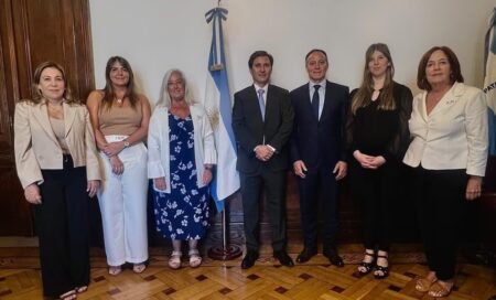 Goerling y seis senadores conforman nuevo interbloque “dialoguista” Goerling y seis senadores conforman nuevo interbloque “dialoguista” imagen-101