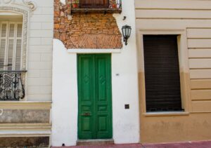 El edificio más estrecho de Buenos Aires: la increíble leyenda de escalvitud que hay detrás de su construcción El edificio más estrecho de Buenos Aires: la increíble leyenda de escalvitud que hay detrás de su construcción imagen-2
