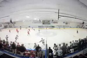 Estados Unidos: un tiroteo en una pista de hockey de Rhode Island dejó al menos tres muertos y tres heridos Estados Unidos: un tiroteo en una pista de hockey de Rhode Island dejó al menos tres muertos y tres heridos imagen-2
