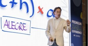 Víctor Küppers, experto en psicología positiva: «El 10 % de la felicidad es lo que ocurre y el 90 % cómo lo afrontamos” Víctor Küppers, experto en psicología positiva: "El 10 % de la felicidad es lo que ocurre y el 90 % cómo lo afrontamos” imagen-3