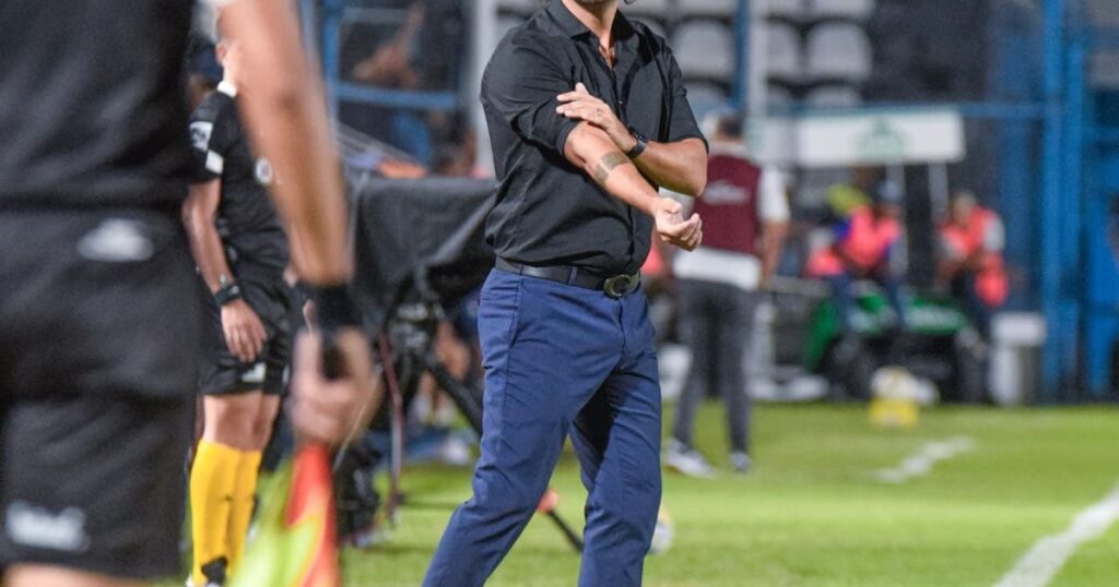 Atlético Tucumán se quedó sin DT: se fue Hugo Colace y ya son cinco los equipos que cambiaron de entrenador en las primeras siete fechas imagen-94