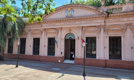 Misiones anunció aumentos para policías y docentes en febrero y abril Misiones anunció aumentos para policías y docentes en febrero y abril imagen-124