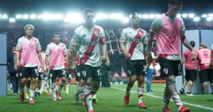 River sigue atrapado en una pesadilla: desconcertado, sin respuestas y con Gallardo expulsado, perdió con Argentinos en La Paternal y agrava su crisis imagen-3