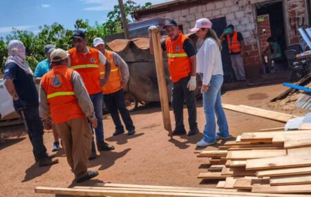 Con tareas interdisciplinarias, Posadas y la Provincia acompañaron a familias afectadas por un incendio imagen-105