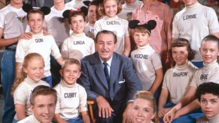 Walt Disney siempre tuvo claro el poder de las orejas de Mickey Mouse: con ellas creó una serie de éxito y fundó un parque imagen-5