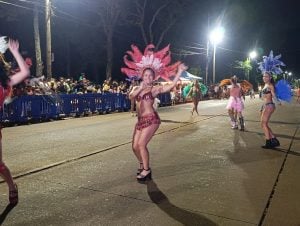 Ritmo, brillo, y show en el barrio Itaembé Miní de Posadas por los carnavales misioneros imagen-20