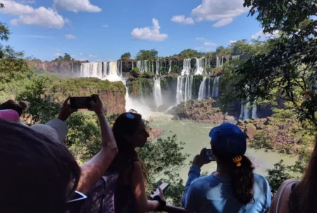Fin de semana largo: con el 90% de ocupación, Puerto Iguazú lidera el movimiento turístico provincial Fin de semana largo: con el 90% de ocupación, Puerto Iguazú lidera el movimiento turístico provincial imagen-9