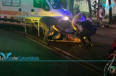 Despiste de motocicleta dejó una mujer lesionada: fue trasladada a hospital local imagen-66