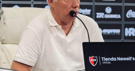 El tenso ida y vuelta entre Sensini y un futbolista que intimó a Newell’s por falta de pago imagen-12