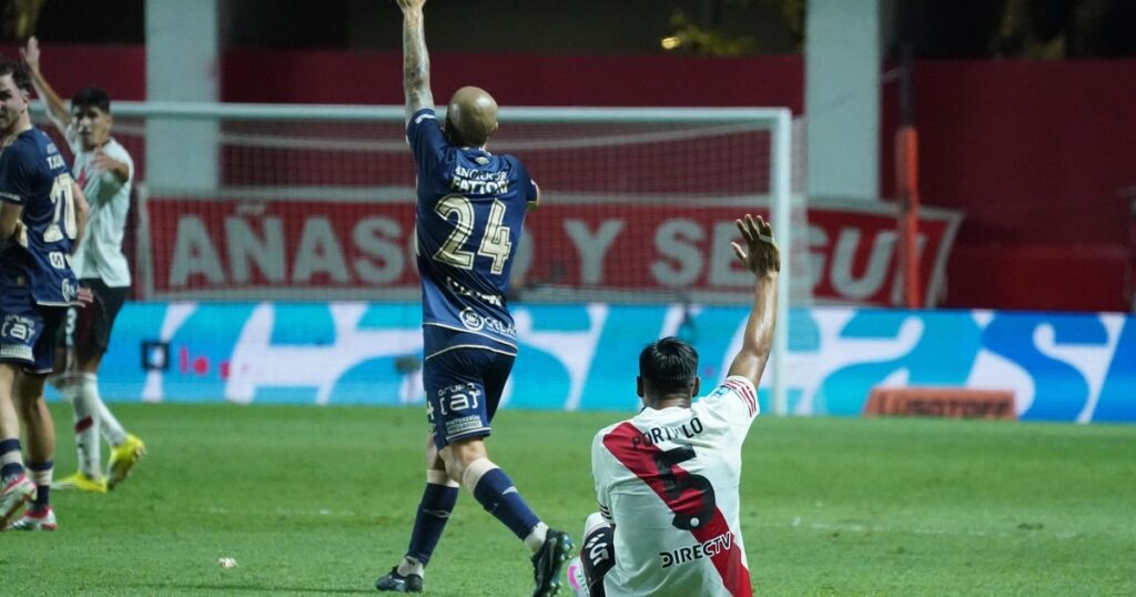La peor noticia para River y Portillo: rotura de ligamentos y ¿hasta cuándo afuera de las canchas? La peor noticia para River y Portillo: rotura de ligamentos y ¿hasta cuándo afuera de las canchas? imagen-39
