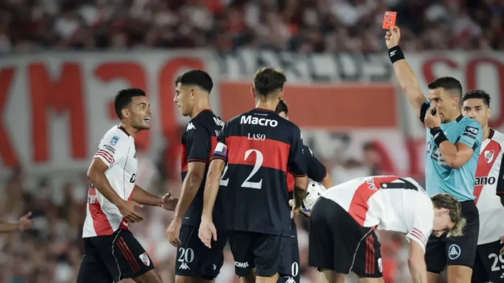 Sigue la polémica por la roja a Fausto Vera: AFA publicó los audios del VAR de River-Tigre - TyC Sports imagen-38