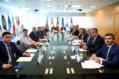 Coparticipación en baja: Las provincias perdieron 6,7% real de recursos en enero imagen-105