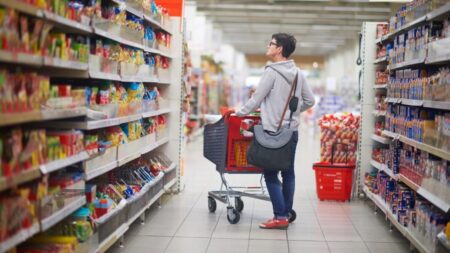 Consumo masivo con señales mixtas en 2025: ventas en supermercados repuntaron 2%, pero en mayoristas bajaron 6,8% Consumo masivo con señales mixtas en 2025: ventas en supermercados repuntaron 2%, pero en mayoristas bajaron 6,8% imagen-119