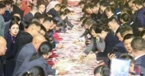 Un jefe repartió millones de dólares entre sus empleados Un jefe repartió millones de dólares entre sus empleados imagen-3