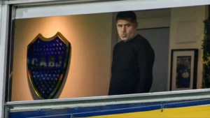 Riquelme reunió al cuerpo técnico y a los referentes de Boca tras la derrota ante Vélez – TyC Sports Riquelme reunió al cuerpo técnico y a los referentes de Boca tras la derrota ante Vélez - TyC Sports imagen-1