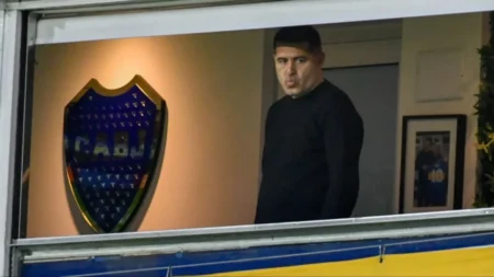 Riquelme reunió al cuerpo técnico y a los referentes de Boca tras la derrota ante Vélez - TyC Sports imagen-5