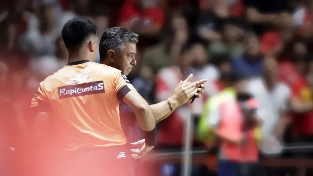 "Hiciste echar a Demichelis": así habría sido el fuertísimo cruce entre Merlos y Gallardo - TyC Sports imagen-5