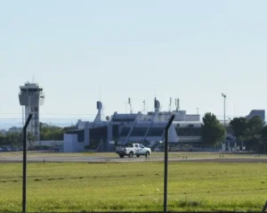 Comenzó el paro de controladores aéreos: vuelos demorados y cancelaciones en Misiones imagen-2