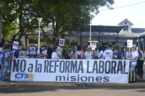 Movilización en Posadas contra la reforma laboral: CTA y ATE marchan hacia la Plaza 9 de Julio imagen-1