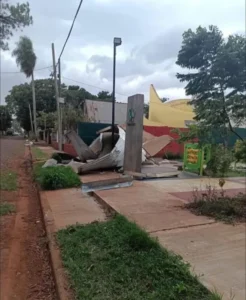 Fuertes ráfagas de viento causaron daños en zona Sur imagen-1